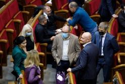 Рада приняла закон о госслужбе с предложениями Зеленского