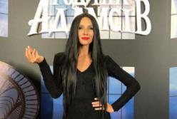 Катя Осадчая примерила образ брюнетки (фото)