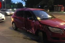 В Киеве при ДТП авто отбросило на пешеходов, есть пострадавшие (фото)