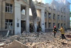 Росія атакувала Білгород-Дністровський балістикою: зруйновано ліцей, є загиблі (відео)