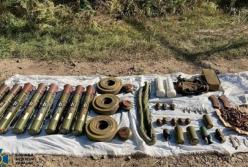 В Донецкой области у ж/д станции обнаружили тайник со взрывчаткой (фото)