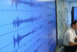 В Японии депутатам выдали шлемы от землетрясений