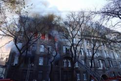 Пожар в Одессе: люди выпрыгивают из окон, из здания выносят пострадавших (фото, видео)