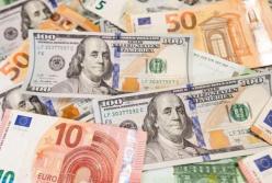 Курс валют на 1 апреля: Нацбанк обвалил курс валют
