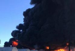 Росія атакувала Кривий Ріг ракетами, на нафтобазі спалахнула масштабна пожежа (відео)