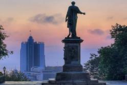 В Одессе не соблюдают карантин: десятки людей собрались в ночном клубе (фото)