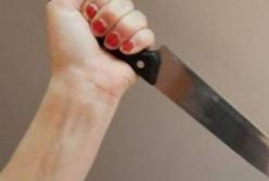 В Киеве женщина ударила сожителя ножом в шею 