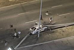 В Киеве машину пронзил отбойник