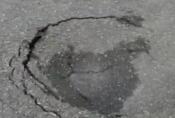 В Киеве произошел очередной прорыв теплотрассы (видео)