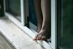 В Николаеве тело женщины, выпавшей из окна, полдня пролежало на жаре (фото)