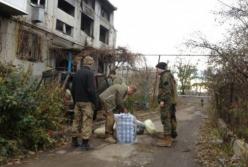 В Марьинке боевики подстрелили женщину, которая гуляла с трехлетним ребенком