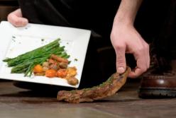 "Правило 5 секунд": ученые ответили, можно ли есть еду, упавшую на пол