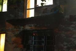 Во Львове три человека выпали с балкона из-за обвала перил