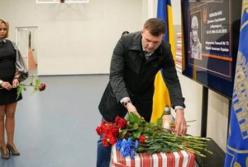 У Києві відкрили меморіальну дошку загиблому захиснику України Даніелю Ковальчуку