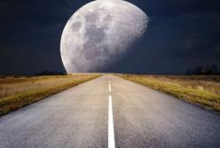 Астрономы раскрыли секрет самой большой Луны в солнечной системе 