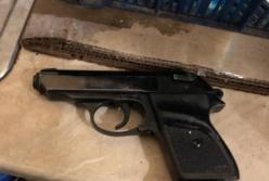 В Одессе мужчина угрожал стоматологу пистолетом на глазах у ребенка