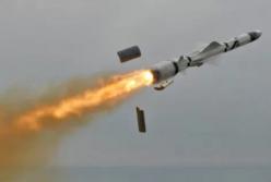 Масовий пуск ракет з Росії: в бік України летять десятки ракет, деякі тримають напрямок на Київ