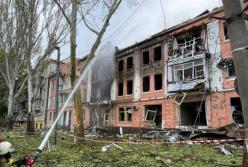 Обстріл Миколаєва: пошкоджено десятки будівель, деякі зруйновано вщент, людей відселяють (фото, відео)