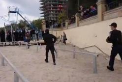 В Одессе на пляже произошли столкновения с полицией (видео)