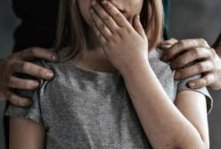 На Херсонщине мужчина изнасиловал 7-летнюю дочь своего знакомого