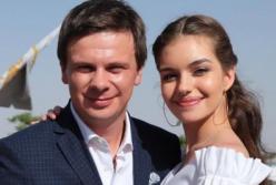 Молодая жена Дмитрия Комарова восхитила фигурой в прозрачном платье (фото)