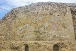 В Перу обнаружена уникальная фреска с изображением бога-паука с ножом