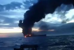 З’явилось відео, як Sea Baby уразили в Чорному морі два танкери тіньового флоту РФ 