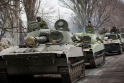Россия перебрасывает танки к украинской границе, - Bloomberg