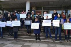 По всей Украине журналисты протестуют против сокращения часов регионального общественного ТВ и радио (фото)