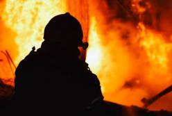 На Полтавщині ворожий шахед впав на склад цивільного підприємства і спалив його