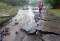 Дождь смыл дороги в Черкасской области (фото)