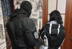 Киберполиция задержала женщину за съемки порно с четырехлетней дочерью (фото)