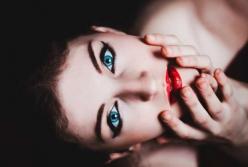 Медики назвали болезни, которые можно определить по лицу