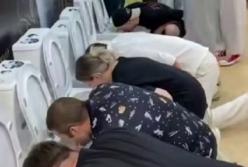 У Ставрополі провели конкурс на найшвидше пиття з унітаза з призом 100 тисяч рублів (відео)