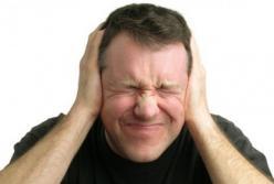 Шум в ушах может быть симптомом дефицита важного витамина 