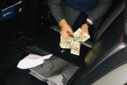 В Киеве задержали чиновницу Нацбанка на взятке в 15 тыс. долларов