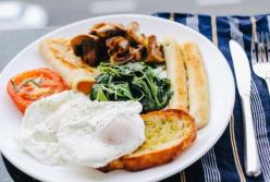 Медики назвали лучшее время для завтрака 