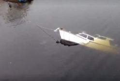 В Киеве затонула частная прогулочная яхта (видео)