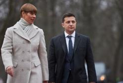 Зеленскому в Эстонии подарили велосипед (фото) 