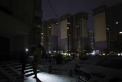 Без тепла і води: після атаки на ТЕС у Києві може не бути світла до кінця доби, в Ірпені - аж післязавтра (відео)