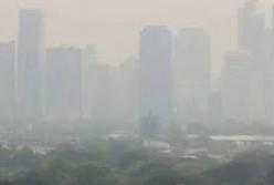 Журналисты назвали причины задымления и запаха гари в Киеве