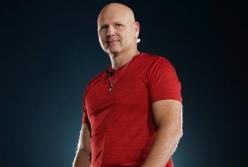 Американский канатоходец прошел над кратером действующего вулкана (видео)