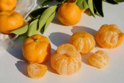 Медики рассказали, кому опасно есть мандарины