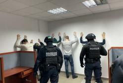 Создавали порно-фото должников: полиция разоблачила коллекторов-шантажистов (видео)