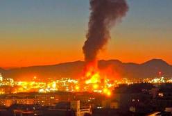 В Испании произошел мощный взрыв на нефтехимическом заводе (видео)