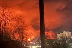 Цієї ночі успішно атаковано НПЗ у Туапсе, горять 3 резервуари (відео)
