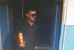 На Киевщине преступник избил и ограбил женщину в ее квартире (видео)