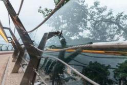 На стеклянном мосту в Киеве произошло новое ЧП (фото)