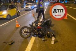 В центре Киева мотоциклист влетел в авто (фото)