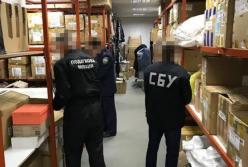 СБУ проводит обыски у организаторов контрабанды брендовой одежды (фото)